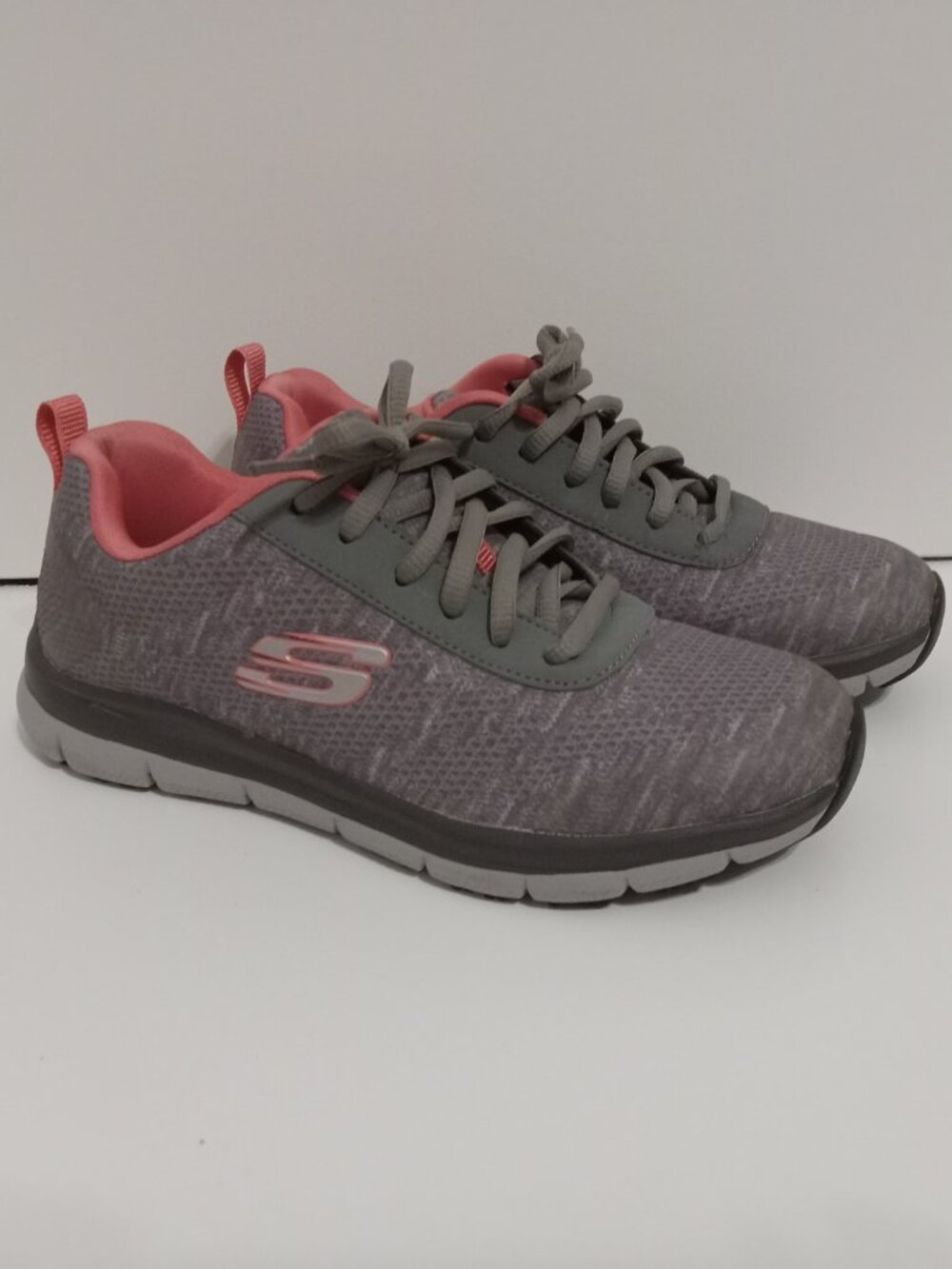 Skechers Work Relaxed Fit Comfort Flex sneakers in gray and pink, Size 6.5k